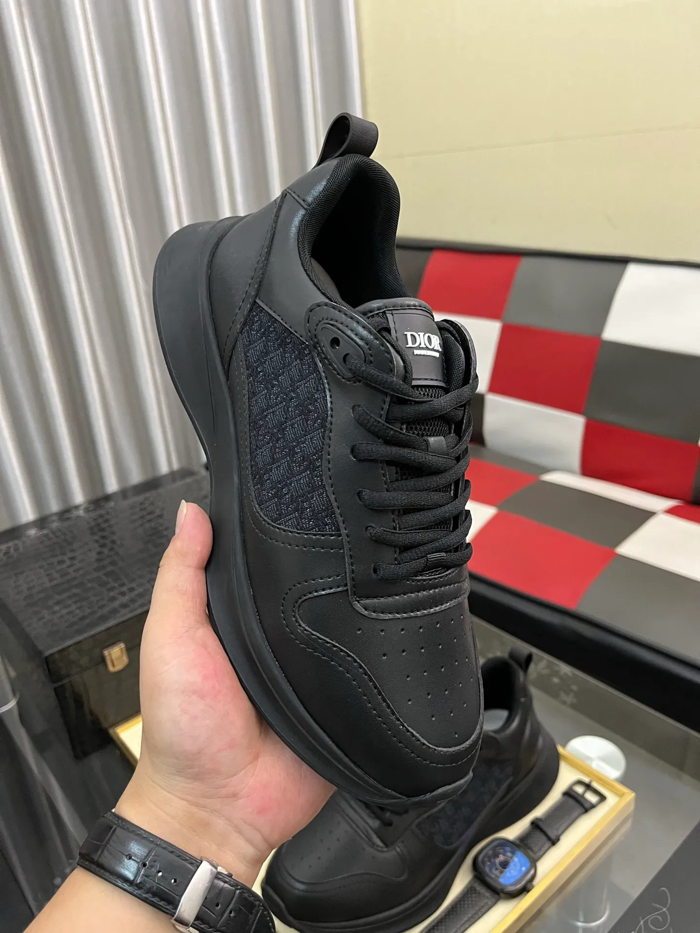 Men's shoes💰: 380⌚️⌚️[Dior] Dior's new men's genuine leather casual shoes, the highest version on the market, any comparison is welcome🆚! The original leather has excellent texture and is super high-end! Fetal sheep net lining imported from Italy, removable pad! Luxurious materials and fine workmanship, highly recommended! Code number: 38-445️⃣Colors available